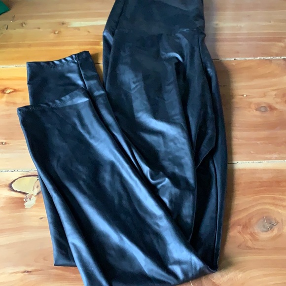Cherish Pants - Faux leather leggings size large by Cherish